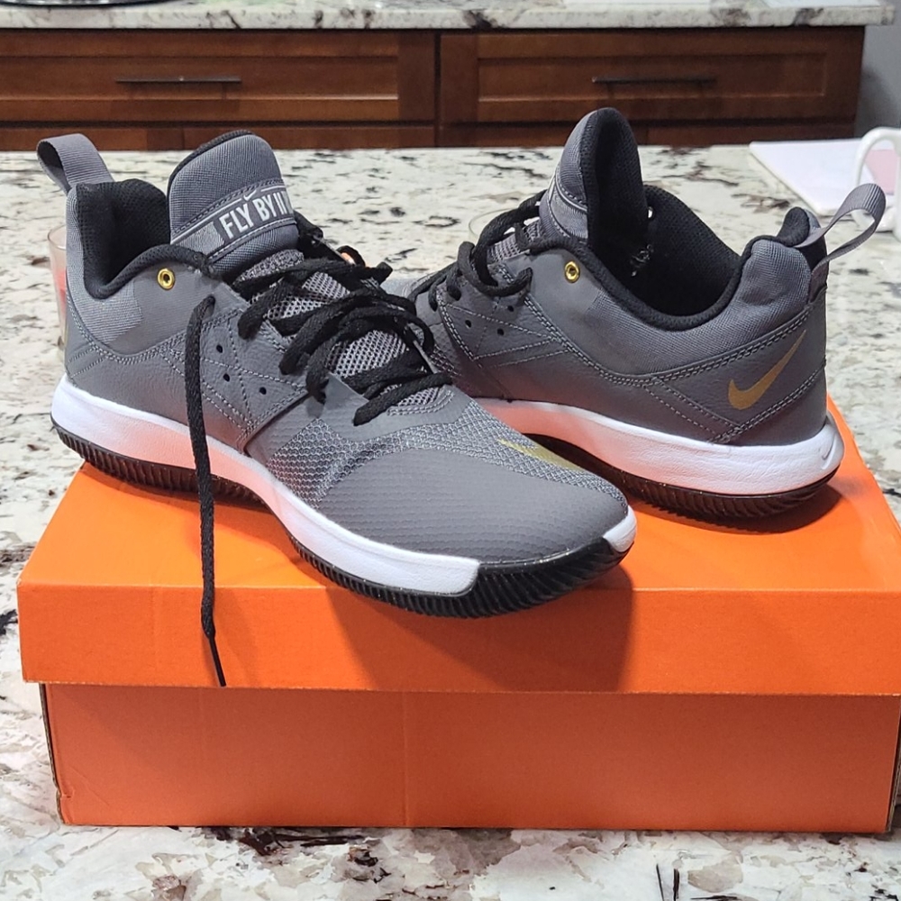 NWT men's Nike shoes